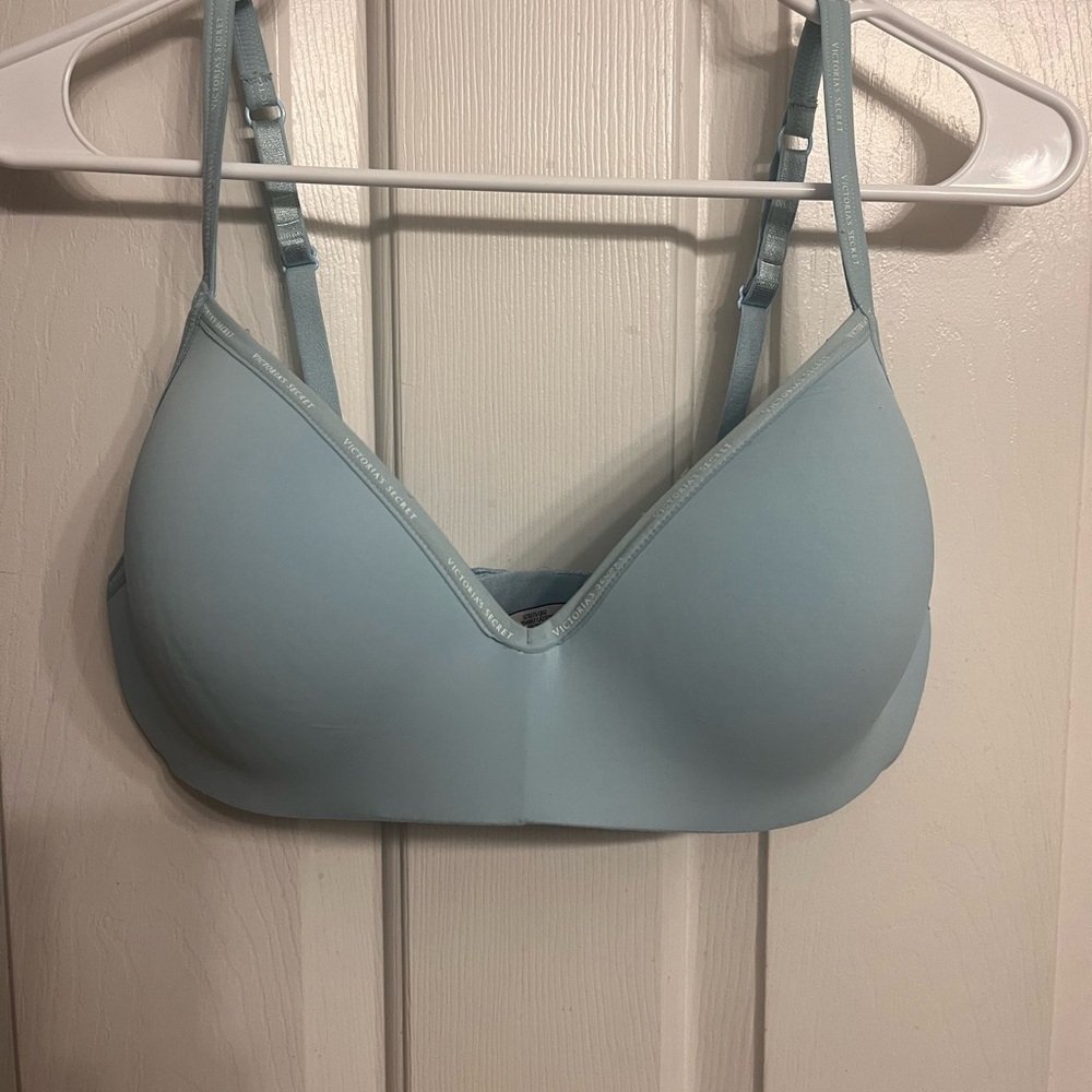 Victoria's Secret Aqua T-Shirt Lightly Lined Wireless Bra Size: 36D